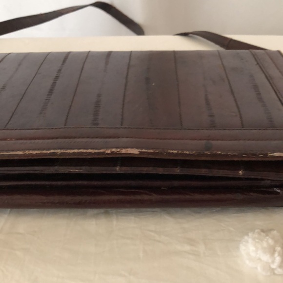 Vintage brown genuine eel skin purse. Comes w/ a lipstick holder & mini wallet. - Picture 11 of 16